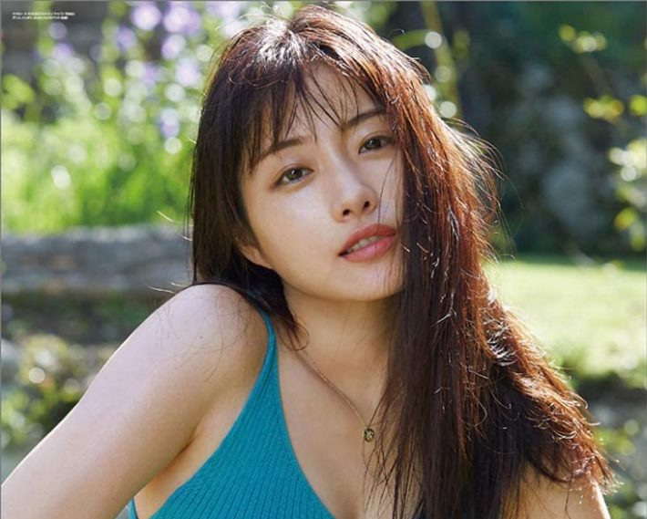 『石原さとみ 2021年カレンダー』（ハゴロモ）