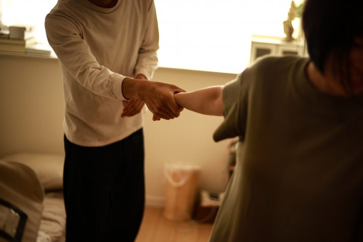 依存度が高いのは加害者