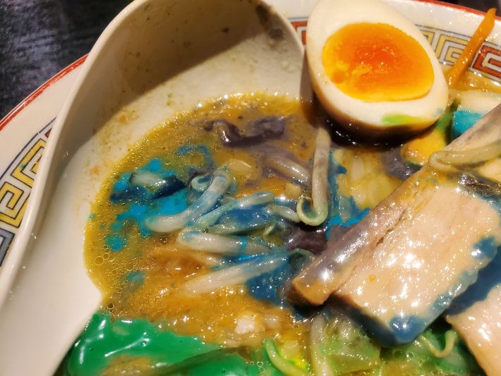 色は食欲を左右する重要な要素だと知る