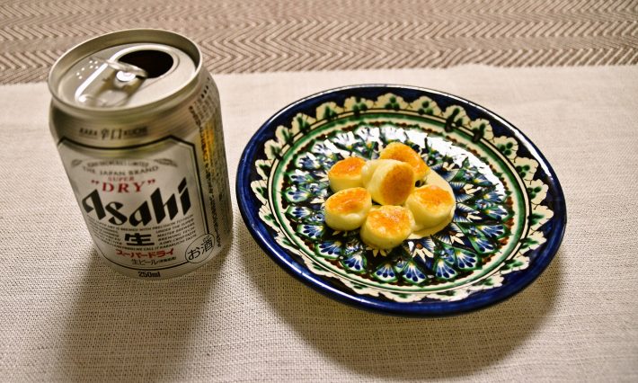 表面は焦げ目がカリカリと香ばしく中はモチモチ