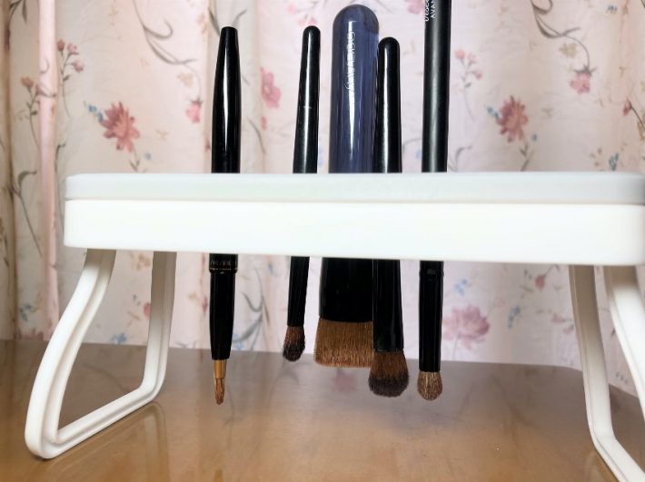 ブラシを下向きにして乾かせる