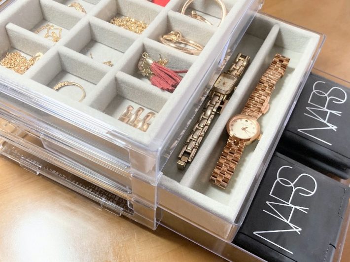 ダイソー「三段引き出しケース」と「アクセサリートレイ」