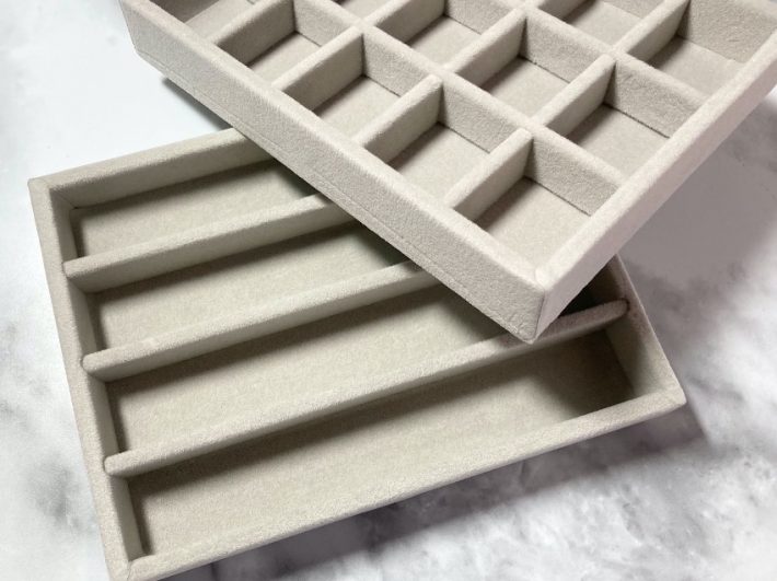 アクセサリートレイはグレー、ブラック、ピンクの3色展開