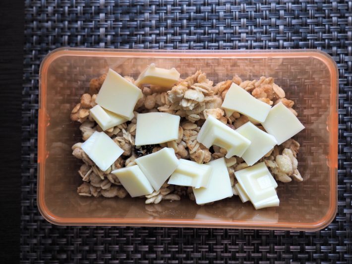 (2) その上にホワイトチョコレート