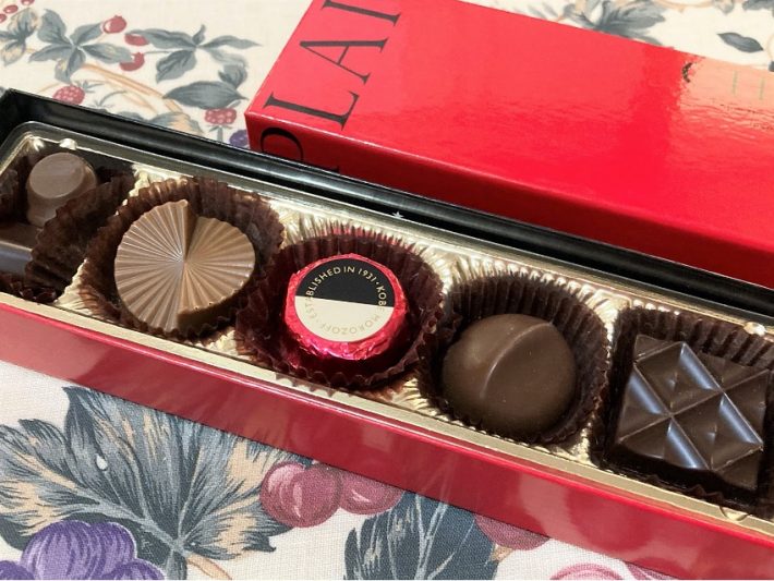 「プレーンチョコレート 6個入り」324円（税込）。