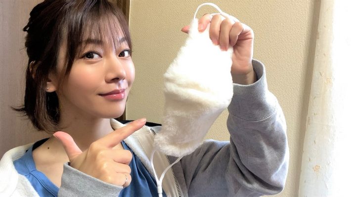 私が購入したのは、白のファーマスク。