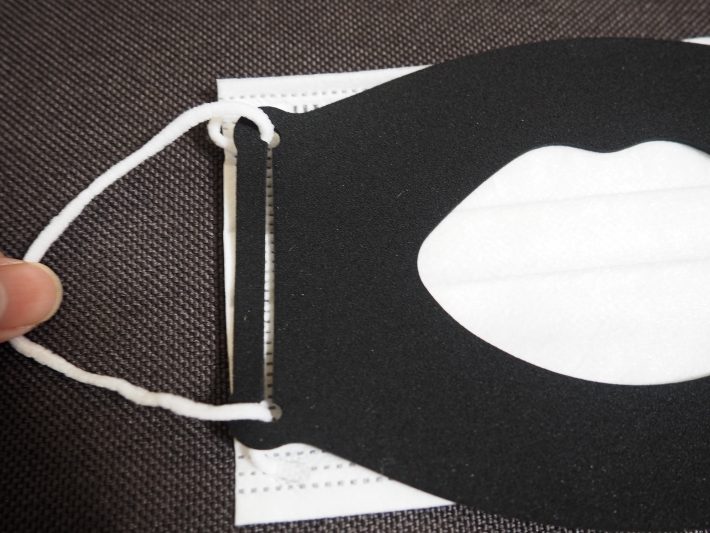 強く引っ張ると簡単に切れそう