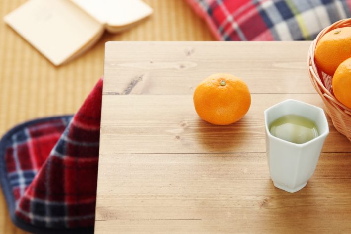 冬の室内　こたつ　みかん