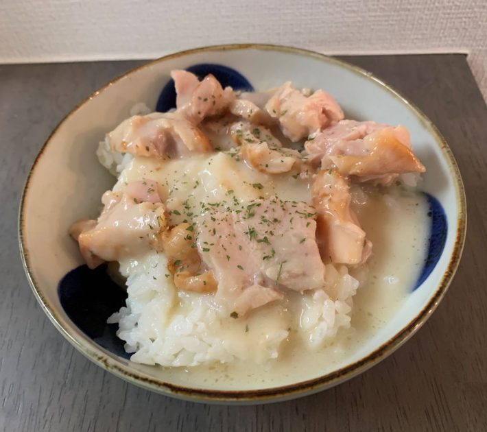 ファミリーマートのお母さん食堂「ごはんにちょいかけ！シュクメルリ」