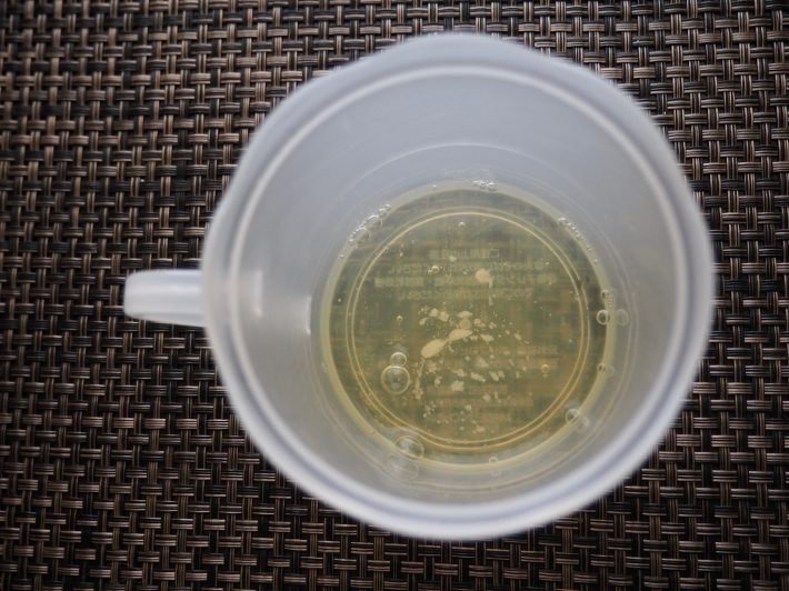 (1)本体カップに卵白と塩を入れる