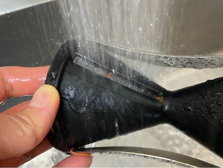 タワシやつまようじを使わないと汚れを綺麗に落とせない