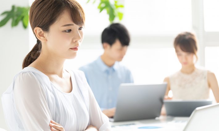 なんでも一番になりたがる同僚がいます