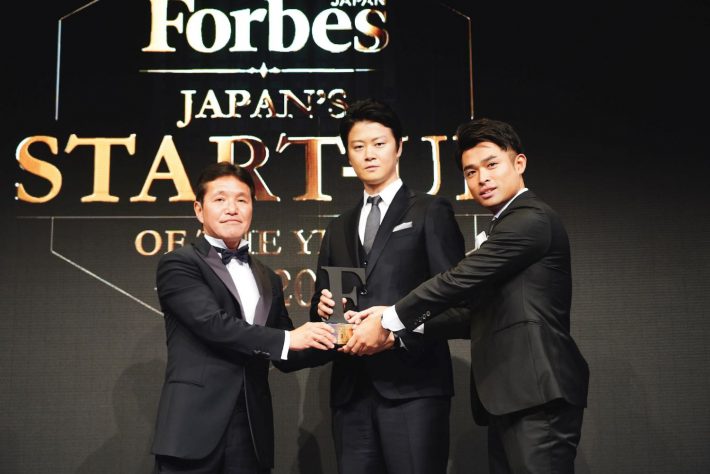 豊田剛一郎氏はフォーブス ジャパン『日本の起業家ランキング2020』3位にも選ばれていた。写真右が豊田氏（画像：リンクタイズ株式会社プレスリリースより）
