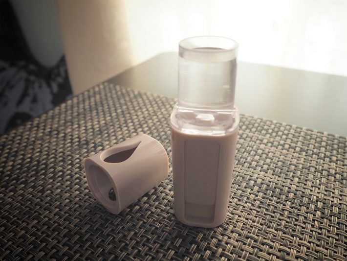 持ち運ぶ際は水タンクを空にすること