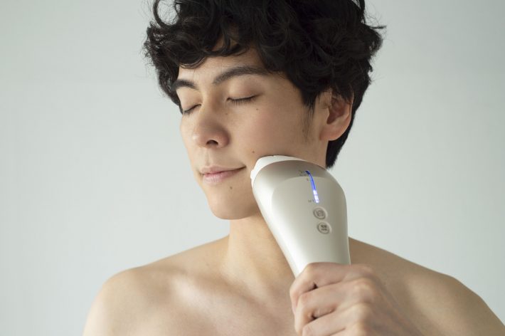 ES-WP97-N_男性モデル使用イメージ_顔_M