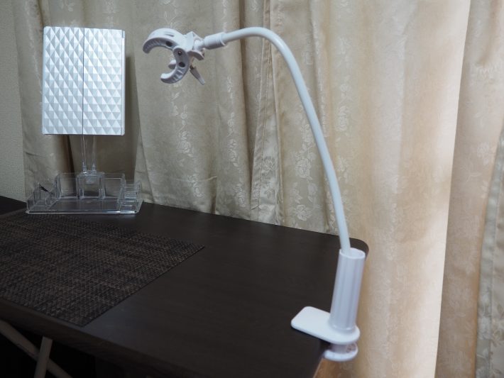 位置や高さを調節して、ドライヤー本体を取り付けたら完成