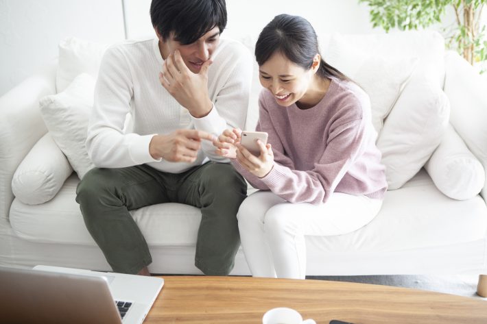 ワンルームで暮らす新婚夫婦