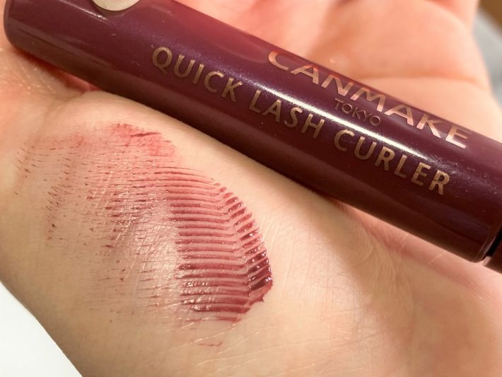 春らしく華やかな目元に仕上げてくれるワインモーヴ