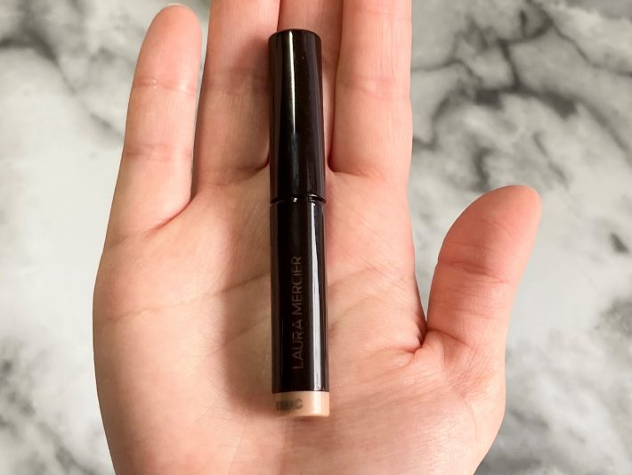 手のひらに収まるコンパクトサイズ