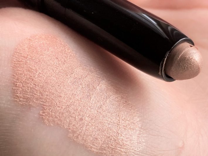 重ねてぬるとピンクっぽさが強くなる