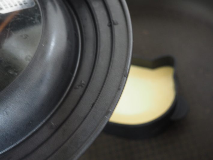 フタをしたら様子を見ながら弱火で7分焼