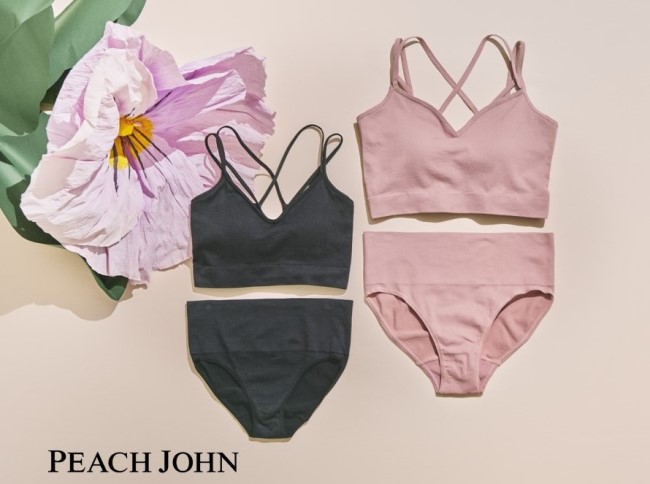 解き放たれるブラトップ・解き放たれるパンティ（画像：株式会社ピーチ・ジョンプレスリリースより）