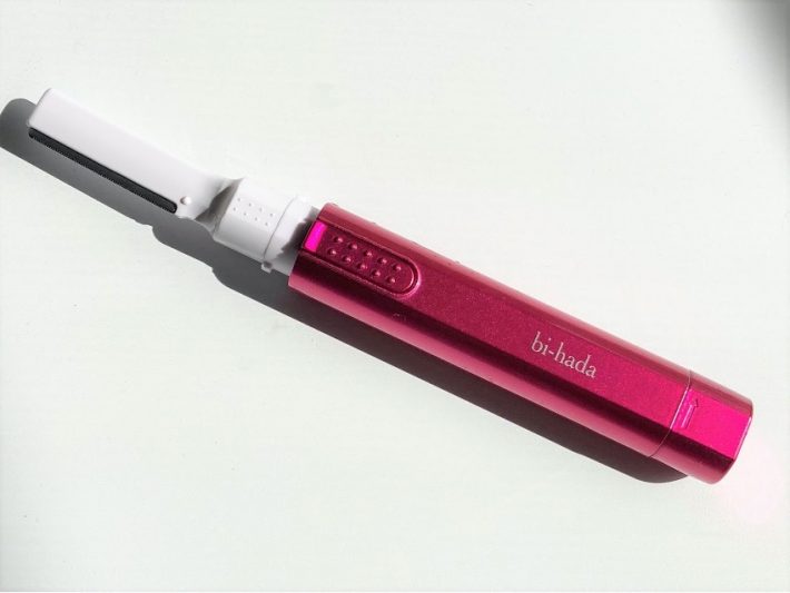 産毛や眉毛処理に、愛用しているフェイスシェーバー