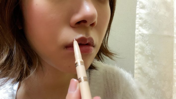 リップライナーで疑似上唇をつくって完成