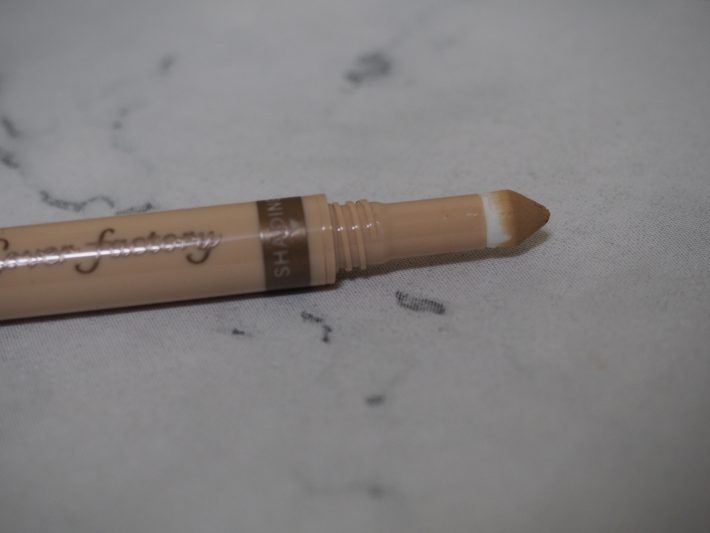 一番濃い色のシェーディングパウダー