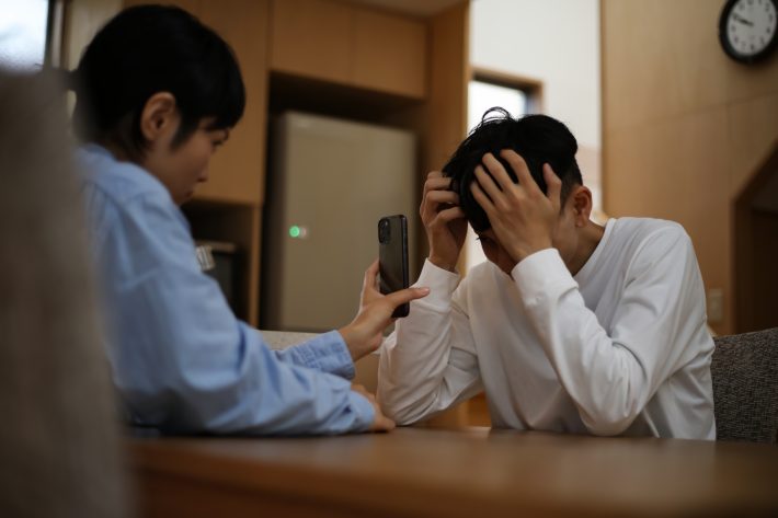 「俺を信用していないのか」と逆ギレする夫