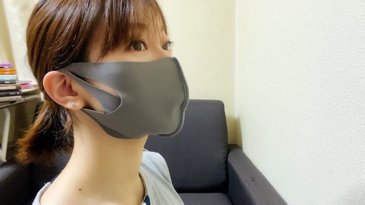 横から見ると二重に着けているなと分かる