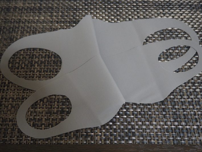 あご下からフェイスラインをしっかり持ち上げる