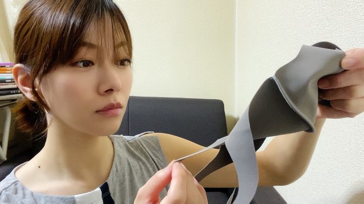 下からそっと支えられてる感じ。窮屈さはどう？