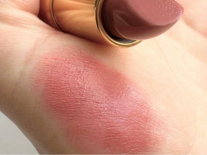 唇の色が濃い方よりも、血色感がない方におすすめ