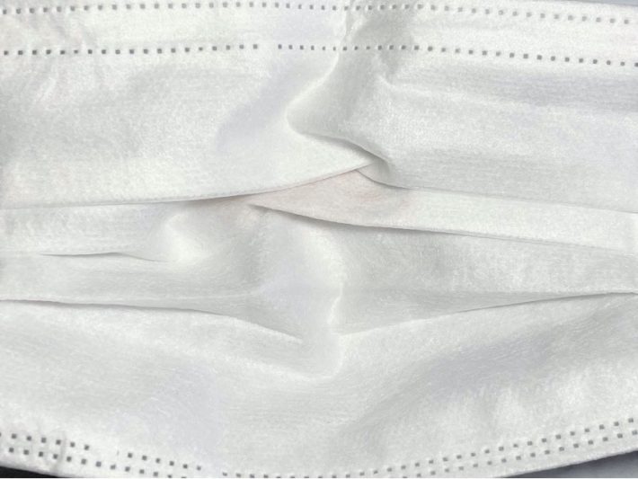 フェイスパウダーでサラッと仕上げる