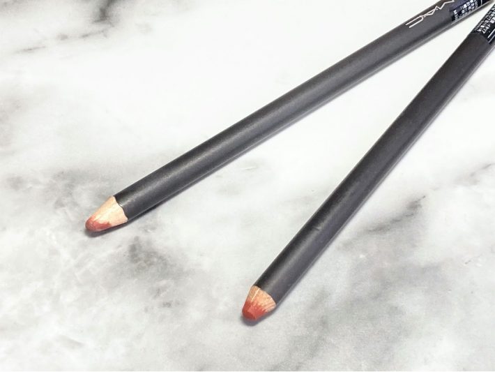 リップペンシルを仕込む