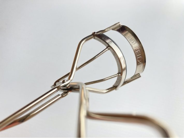 資生堂「アイラッシュカーラー 213」880円（税込）