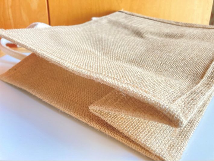 薄くコンパクトサイズに折りたためる