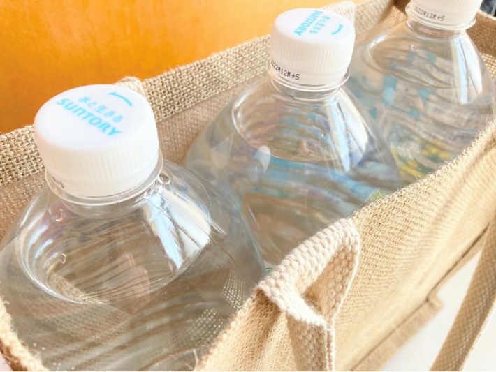 一番小さいB5サイズのジュートマイバッグでも2Lペットボトルが3本入る