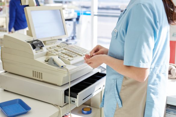 コンビニにバイトとして入ってきた