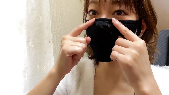 鼻の部分のワイヤーを押さえて隙間ができないように