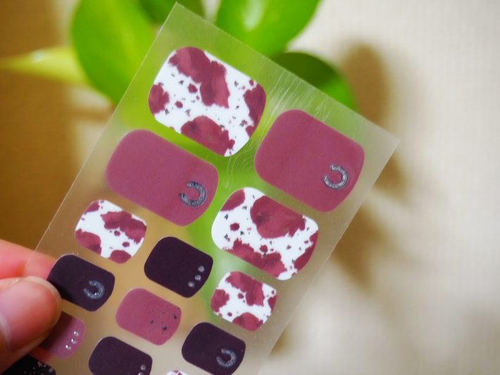 貼るだけ簡単「ジェルネイルシール」