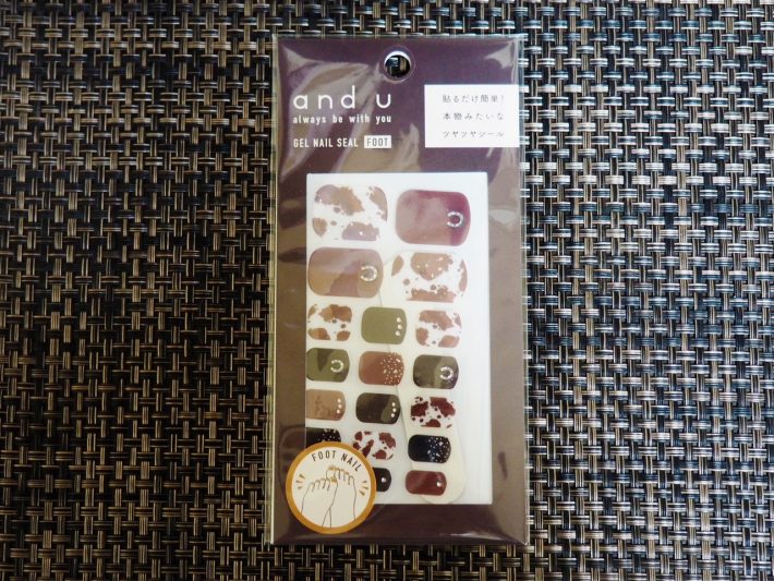 3COINSの「ジェルネイルシール（フット）」（330円/税込み）