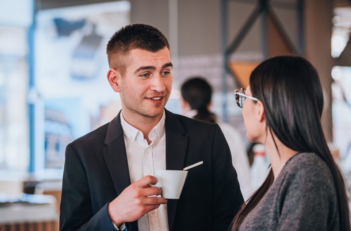 自分を大きく見せようとする