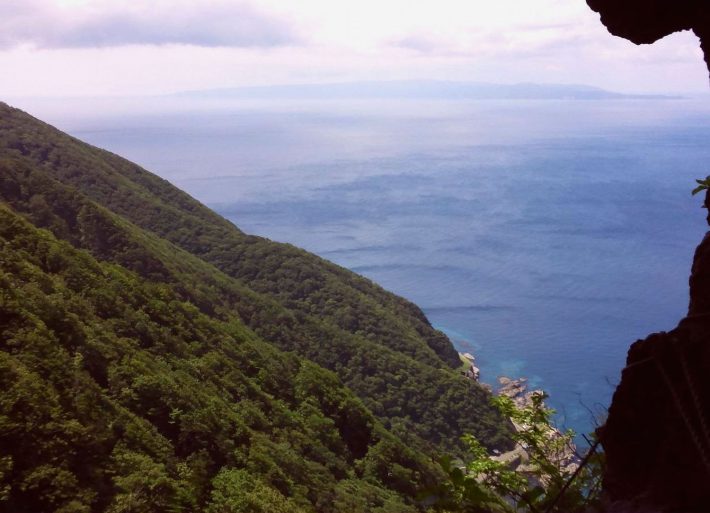 日本一危険な神社といわれる太田山神社がある北海道せたな町