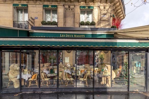 パリ6区のカフェ「ドゥ・マゴ」