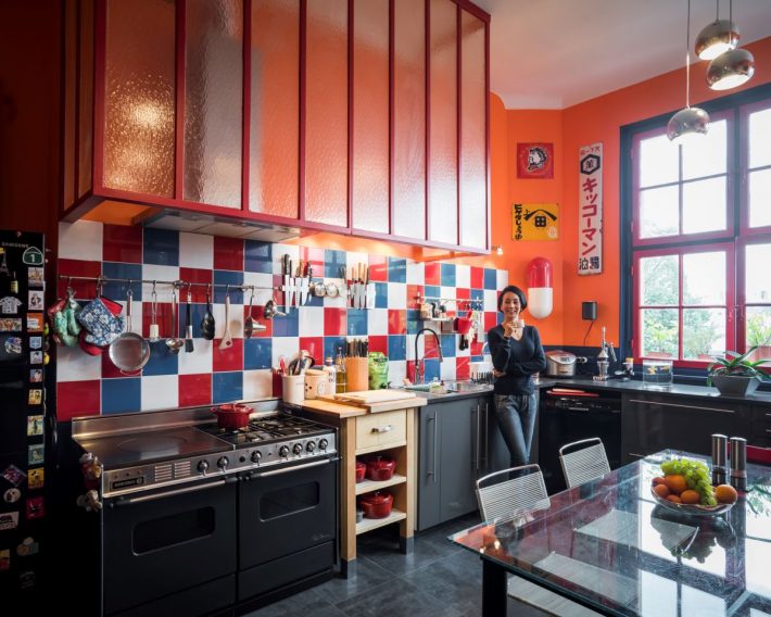 中村江里子さん宅のキッチン。お料理をしたり、おやつを用意したり、仕事をしたり…大好きな場所