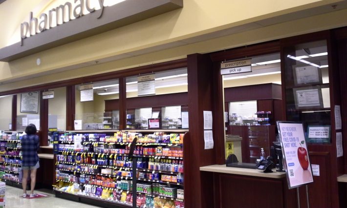 スーパーマーケット内の薬局でもクチン接種を行っています