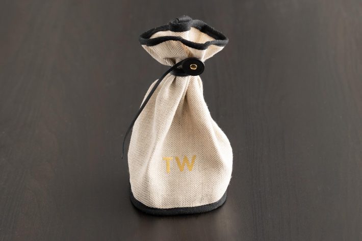 贈り物に最適！ イニシアル入りのポーチ