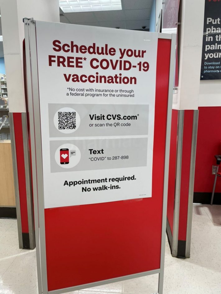 大手ドラッグストアチェーン「CVS」ワクチン接種の看板